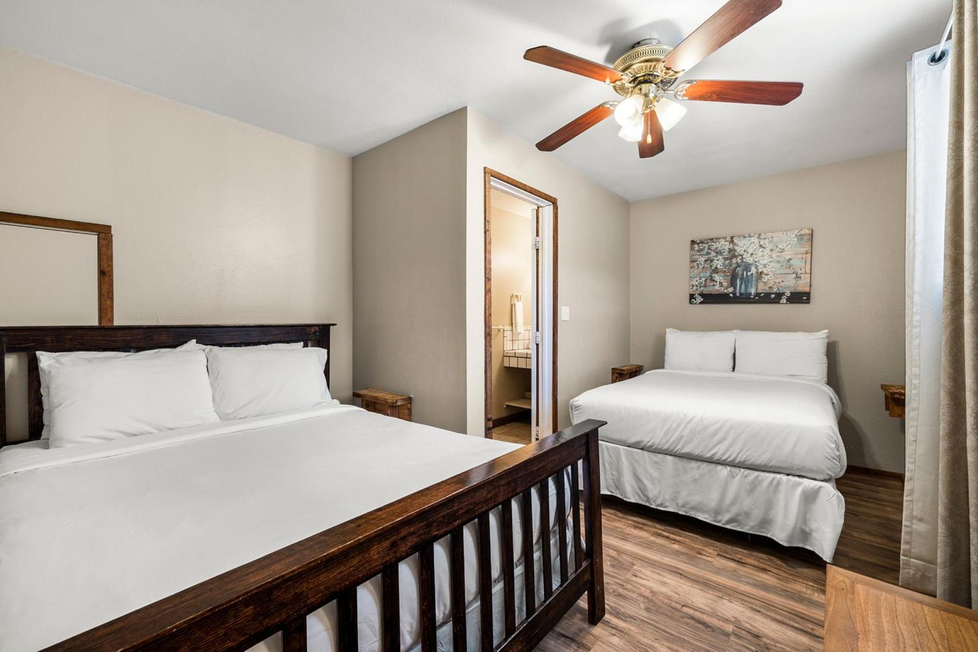 The Claire Hotel Canyon Lake Bagian luar foto
