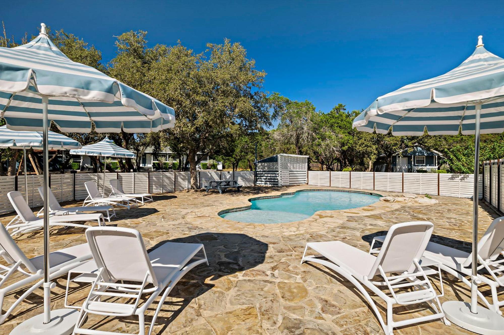 The Claire Hotel Canyon Lake Bagian luar foto