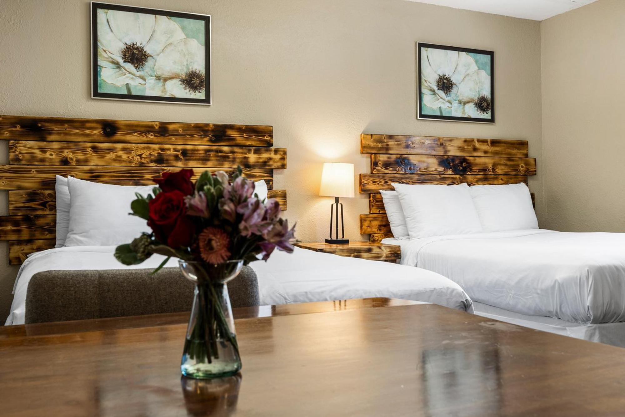The Claire Hotel Canyon Lake Bagian luar foto